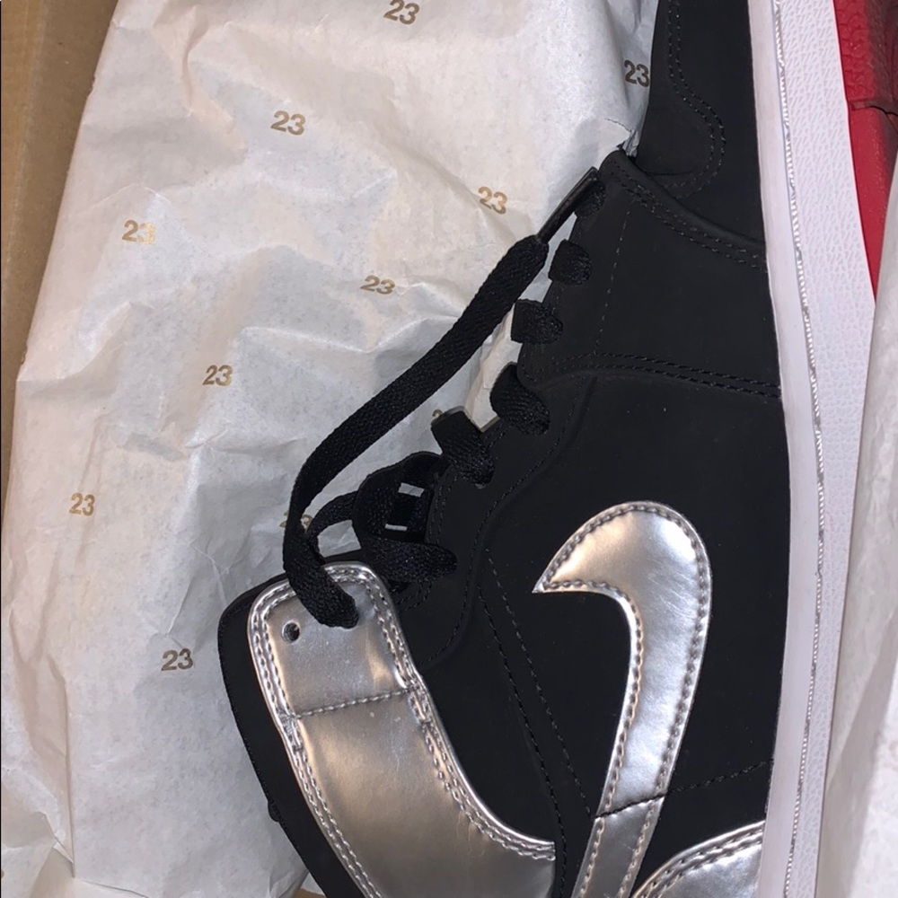 Air Jordan mid